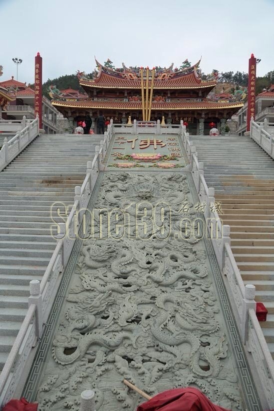 青石是寺廟浮雕建筑常用的石材