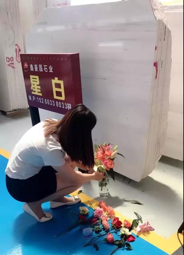 石材姑娘 石材銷售 水頭大板市場(chǎng)業(yè)務(wù)員