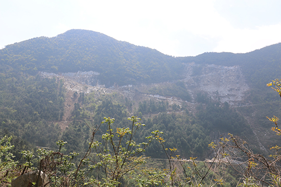 四川廣元市旺蒼縣大河鄉(xiāng)石材礦山過(guò)度開(kāi)采，嚴(yán)重破壞生態(tài)環(huán)境，環(huán)保部門(mén)已介入調(diào)查