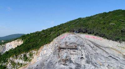 湖北“變廢為寶”，花2.5億改廢棄采石場，建成我國最大山體雕像，當(dāng)?shù)厝耍汉苡幸饬x 