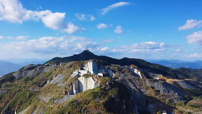 圖賞封礦后的福建最大石材礦山——長泰吳田山！