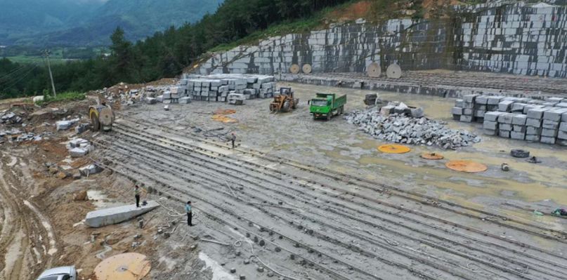 安徽芝麻灰石材產地旌德縣花崗巖礦山及灰麻石材欣賞！